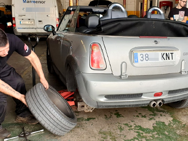Mini Cooper S with tyre removed